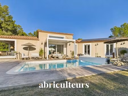 villa d’exception sur jardin arboré de 1 083 m² avec piscine