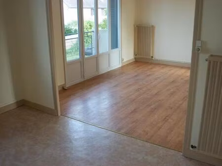 f4 avec balcon situé à troyes