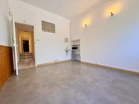 location local industriel à six-fours-les-plages (83140)