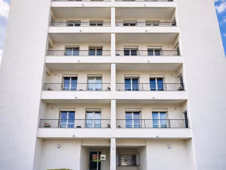 appartement 4 pièces de 80 m2 avec balcon et place de parkin