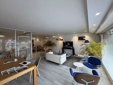 a vendre  murs commerciaux 84 m² environ + 2 parkings  secteur mouans sartoux