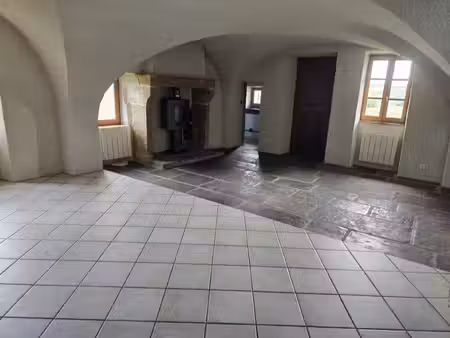 superbe propriété avec piscine  gîte et dépendances à apchat