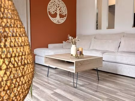maison familiale dans un environnement verdoyant