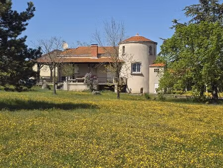 tres belle maison de caractere avec terrain et double garage