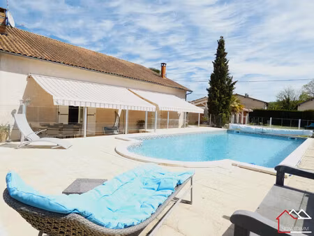 maison de caractère en pierre rénovée avec piscine et maison