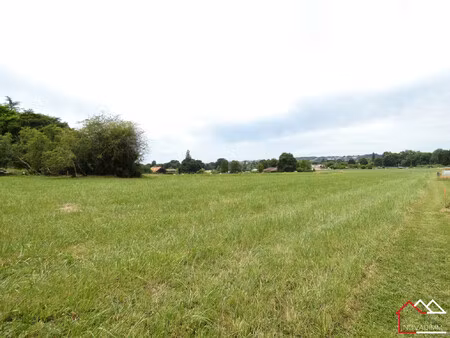 terrain constructible – 2 225 m² – environnement calme