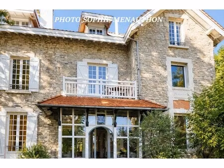 maison de luxe à vendre dans le quartier polo-beyris-saint amand
