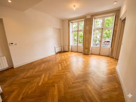 nimes feuchères appartement t2 lumineux à louer