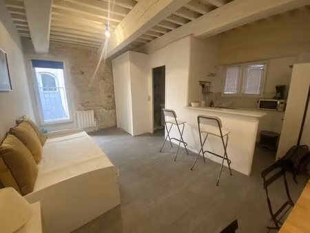 studio meuble - ecusson