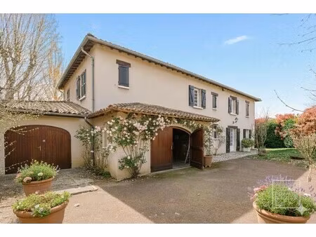 maison de luxe à vendre à lissieu