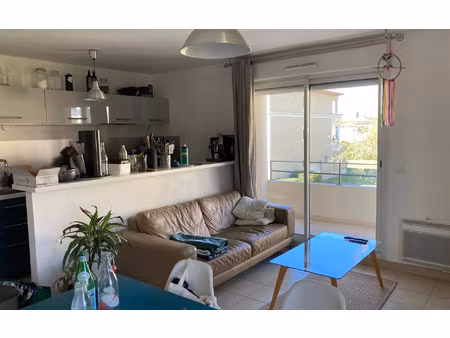 location appartement  m² t-3 à lambesc  969 €