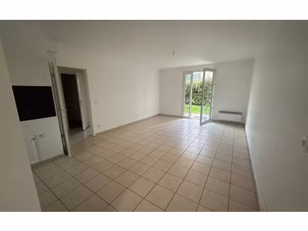 location appartement  60.03 m² t-3 à servon  1 030 €