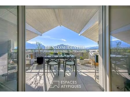 appartement comtemporain avec terrasse et vue