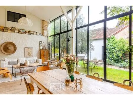 ancienne dépendance d'un château du xviie siècle : une rénovation inspirée entre pierres a