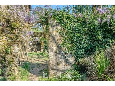 maison de caractère avec dépendances et vaste terrain en bord de sèvre