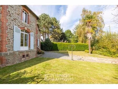 belle maison d'époque et sa piscine à quessoy