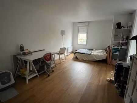 t1 rénové – 30 m² - parking