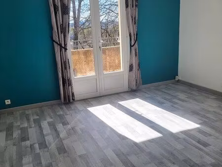 appartement dans villa à louer trans-en-provence