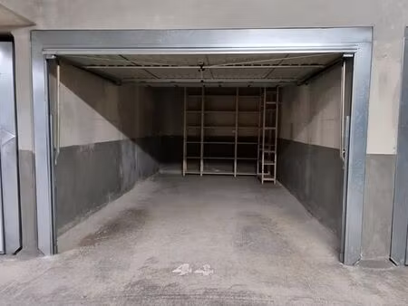 location d’un garage  box fermé à clé en sous-sol surveillé