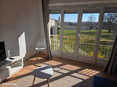 a louer appartement renové et meublé   3 chambres