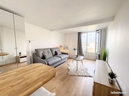 studio meublé de charme vue seine 18 m2 paris 6ème 1225 cc