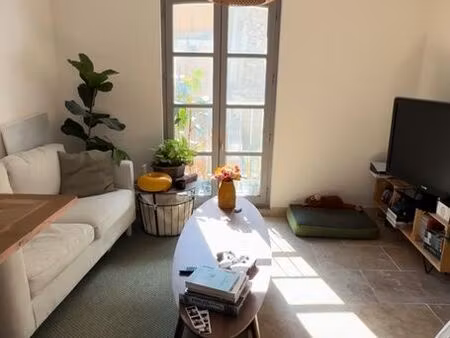 t2 lumineux de 37 m² – refait à neuf – climatisé – centre-ville de carpentras