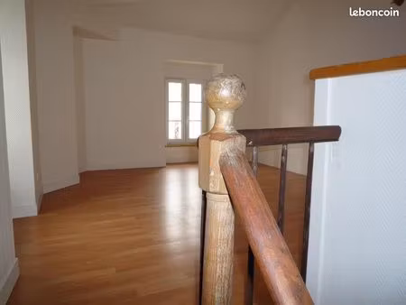 mansle hyper centre-t3-75 m2-tout à pied