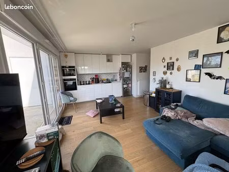 f5 - noisy le grand avec 2 terrasses et place de parking