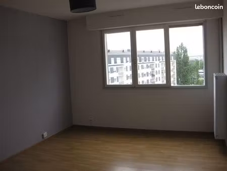 tours sud - grand studio 33m² proche piscine et futur tram- derrière cci