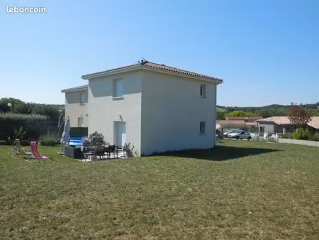 villa 4 pièces 80 m²