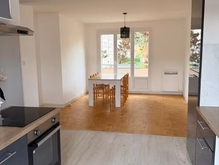 appartement t3 meuble 51m2 a 5 mn a pied du centre ville