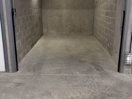 garage fermé à louer - résidence sécurisée