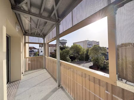 agen centre - appartement f3 avec balcon - parking et cave