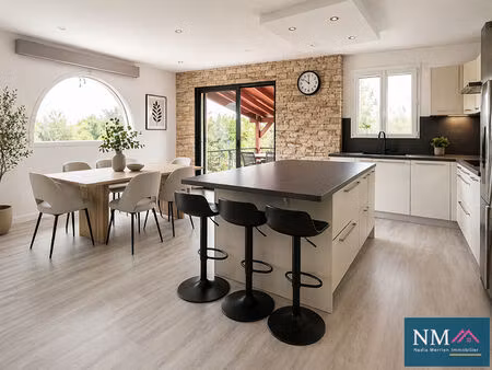 maison 97 m²   3 chambres   2 garages  terrain clos de 730 m²