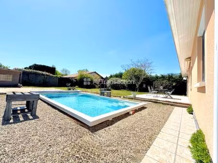 maison de plain-pied avec piscine au calme