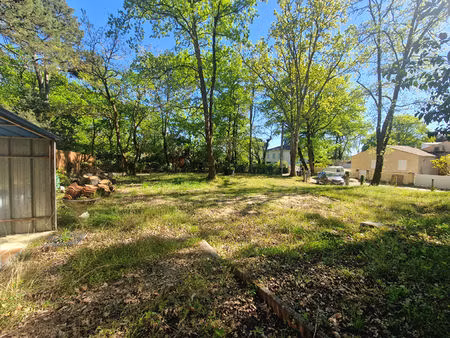 environnement boisé - terrain viabilisé de 450 m²