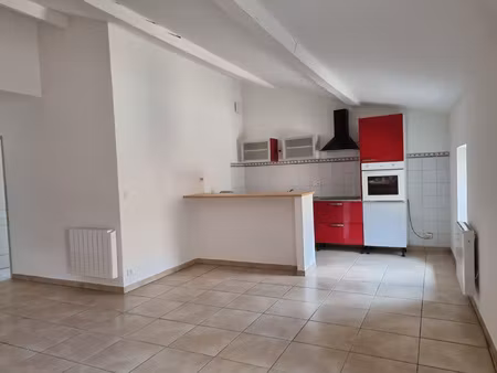 a louer - narbonne centre- appartement au dernier étage avec