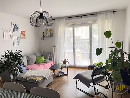 appartement t2 meublé - centre st sébastien sur loire