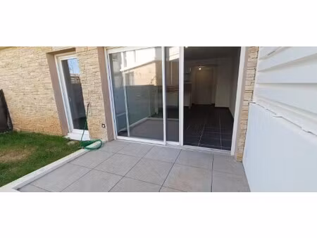 t2 avec terrasse et parking à sollies pont