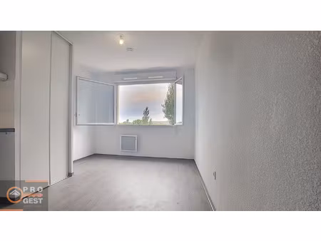 studio récent proche tramway