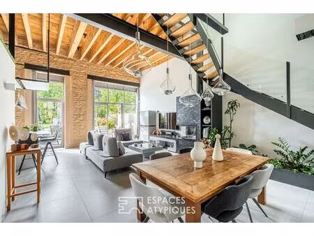 maison en pierres dorées aux prestations haut de gamme