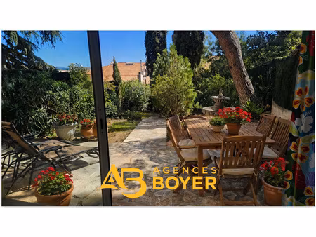 proche de la mer  jardin de 100 m2  parking commerces à 2 mi