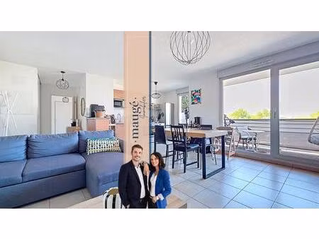 appartement - 2 chambres - balcon - 2 places de stationnements privatives - proche toutes 