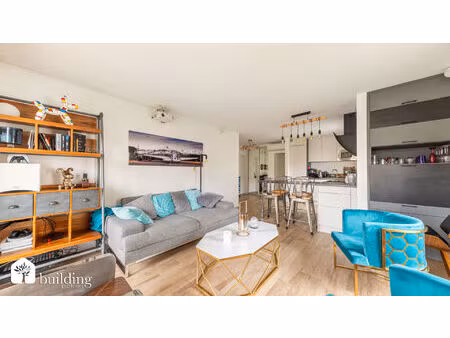 face seine - 70m² avec 2 chambres et balcon