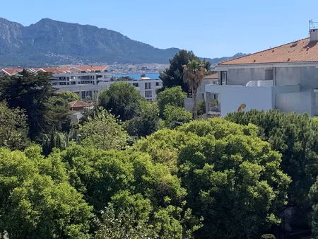 grand t/2 avec terrasse vue mer 13008