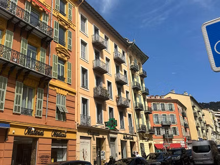 t3 mansardé au port  lumineux 32 71 m² carrez 45m² sol