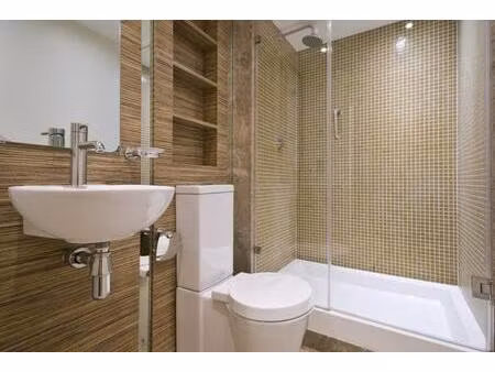 *superbe studio idéalement situé  tramway t2 à distance piétonne*