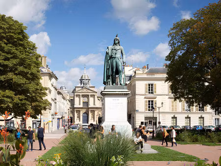appartement 4 pièces - place hoche  versailles