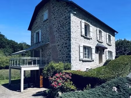 superbe propriete en pierres a la campagne