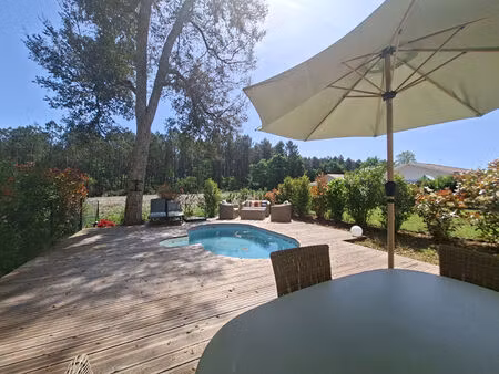 a vendre  maison de type 5 à leon